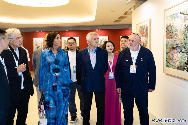 图3:嘉宾参观2024奥美大会在线官网配资(图片:2024奥美组委会)
